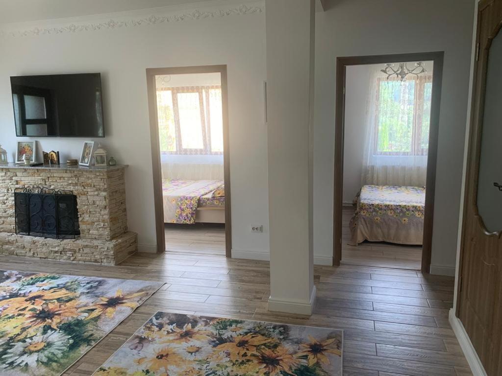 B House Buşteni Buitenkant foto