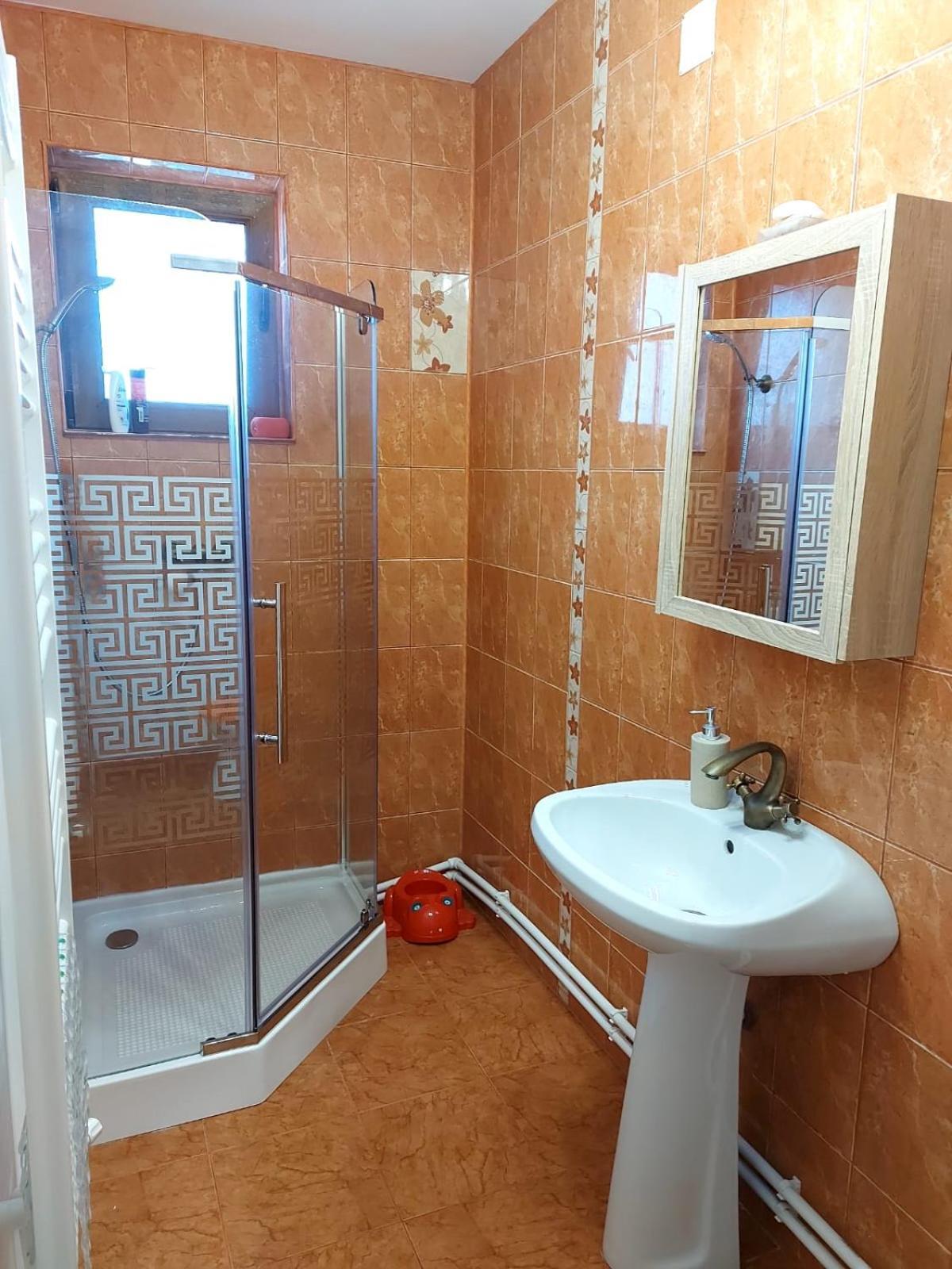 B House Buşteni Buitenkant foto